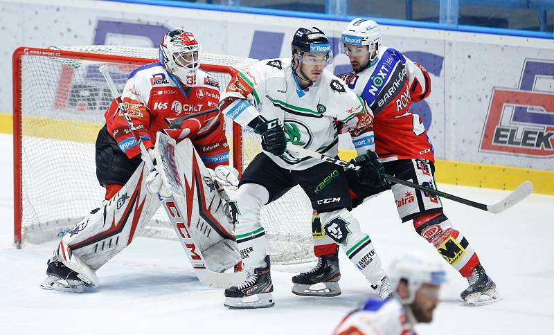 Hokejové utkání čtvrtého čtvrtfinále playoff Tipsport extraligy v ledním hokeji mezi HC Dynamo Pardubice (v červenobílém) a BK Mladá Boleslav (v bílozeleném) v pardudubické Enterie areně.