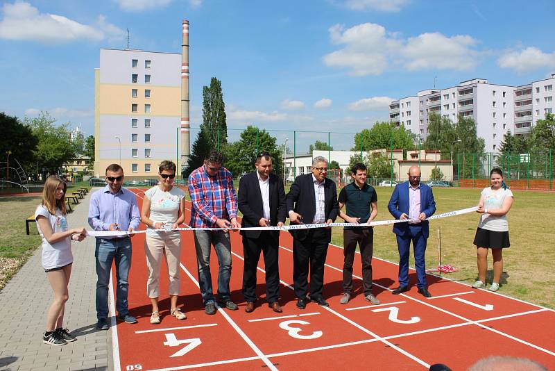 PÁTÁ ZÁKLADNÍ škola Mladá Boleslav se letos už podruhé zapojila do charitativní akce Run and Help aneb běhání, které pomáhá.