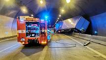 Provoz na Pražském okruhu ochromila tragédie v tunelu