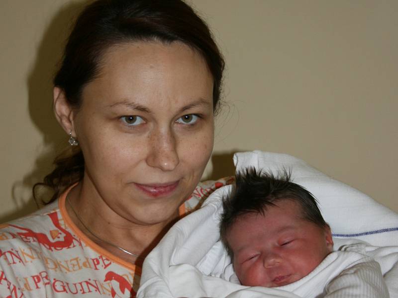 Karin, tak se jmenuje první miminko manželů Simony a Miroslava Kamckových z Mladé Boleslavi. Karin se narodila 12. prosince.