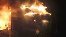 Naproti hlavnímu nádraží v Mladé Boleslavi hořely firemní haly