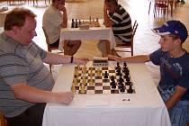 Zkušený Sebastian Plischki (vlevo) si vedl v rapid turnaji lépe než nadějný Vojtěch Plát (vpravo).