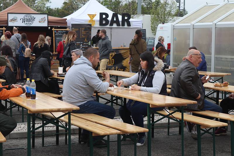 U obchodního centra Olympia se od pátku do neděle odehrával Burger fest