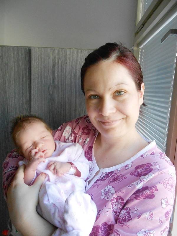 Sára Machová se narodila 14. února mamince Marcele a tatínkovi Petrovi ze Semčic. Vážila 4,21 kg a měřila 48 cm.