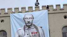 Na boleslavských kasárnách visí Vladimír Putin 