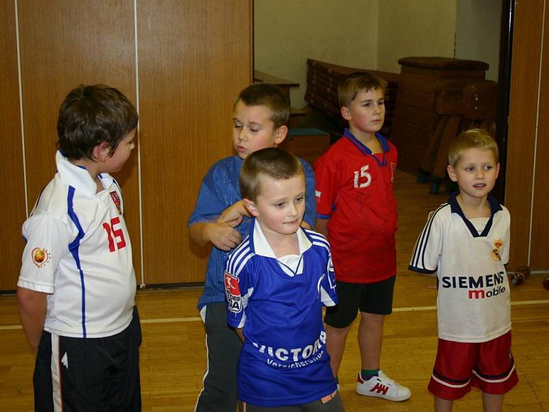 Tomáš Janíček na tréninku minižáků Sportingu Mladá Boleslav