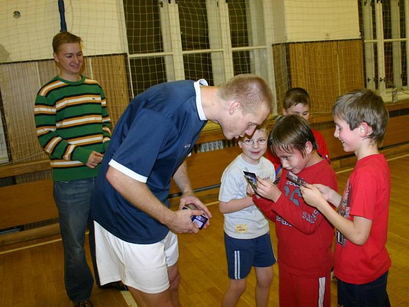 Tomáš Janíček na tréninku minižáků Sportingu Mladá Boleslav