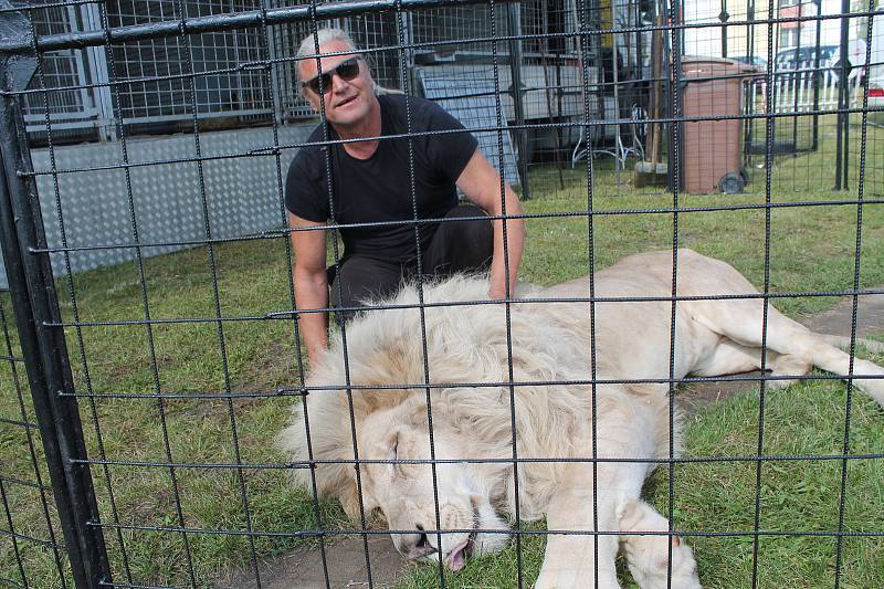 Cirkus Bernes, kterému neřekne nikdo jinak než Berousek , zde zahájí premiérovým představením druhou polovinu letošní sezony.