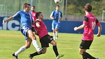 FK Králův Dvůr (v modrém) - FK Dobrovice 1:0 po PK; 1. kolo ČFL; sobota 8. srpna 2015