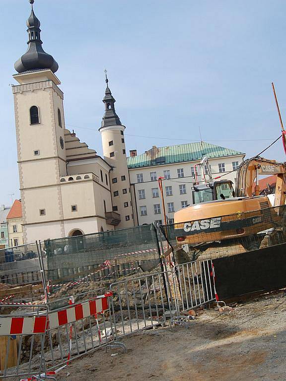 Nedělní betonáž parkovacího domu na Starém Městě v Mladé Boleslavi.