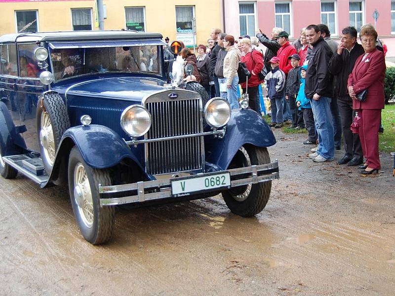 Deštivá Svatováclavská jízda v Mladé Boleslavi.