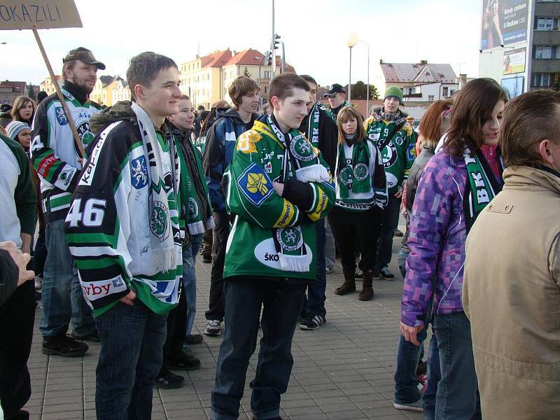 Vedení extraligy leží boleslavským fandům pořádně v žaludku. Demonstrovali.