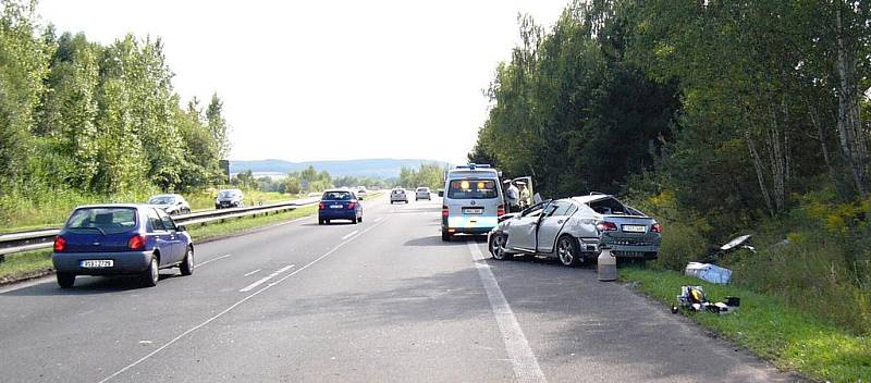 Nehoda lexusu u Mnichova Hradiště skončila relativně dobře.