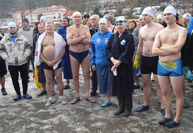 Otužilecké závody v Jizeře v Mladé Boleslavi. Závodilo se na tratích od 100 metrů do jednoho kilometru.