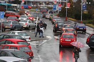 Kolony v Mladé Boleslavi a na D10 mají pomoci regulovat chytré technologie dopravní telematiky.