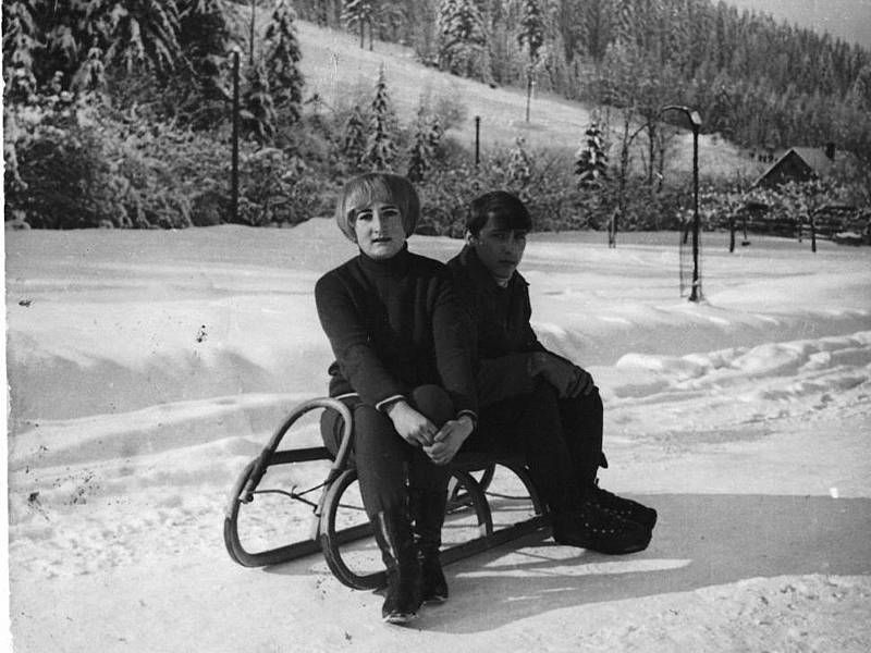 Takto si užívali zábavu na sněhu Šimlingerovi v roce 1976