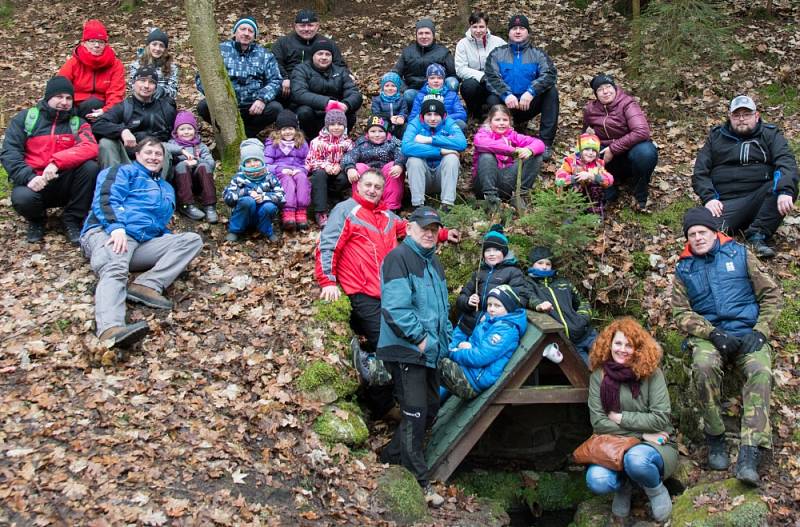 Nejmenší házenkáři z Bělé se vydali spolu s rodiči a trenéry na výlet k známé Březinské studánce.