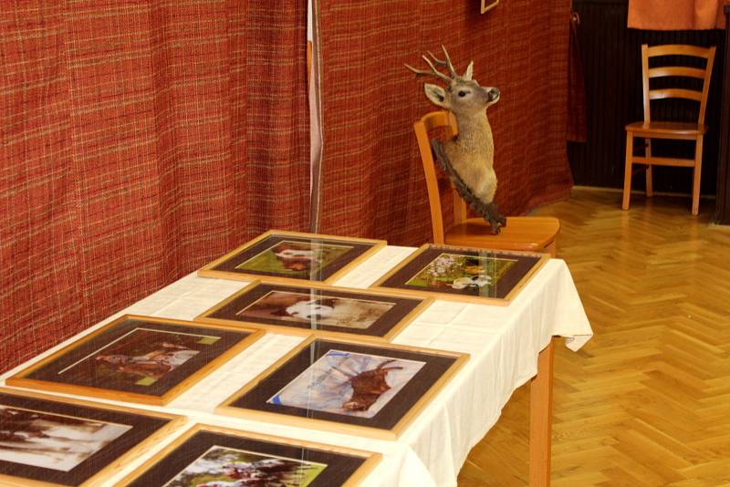 Z výstavy milovníka přírody a amatérského fotografa Jiřího Kubína v sále restaurace v Březovicích.
