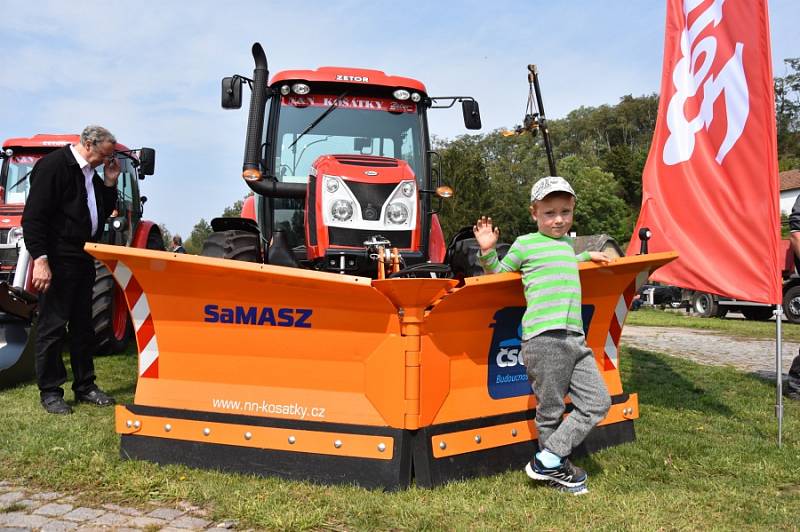 Do Kropáčovy Vrutice se opět sjeli milovníci traktorů a zemědělské techniky.