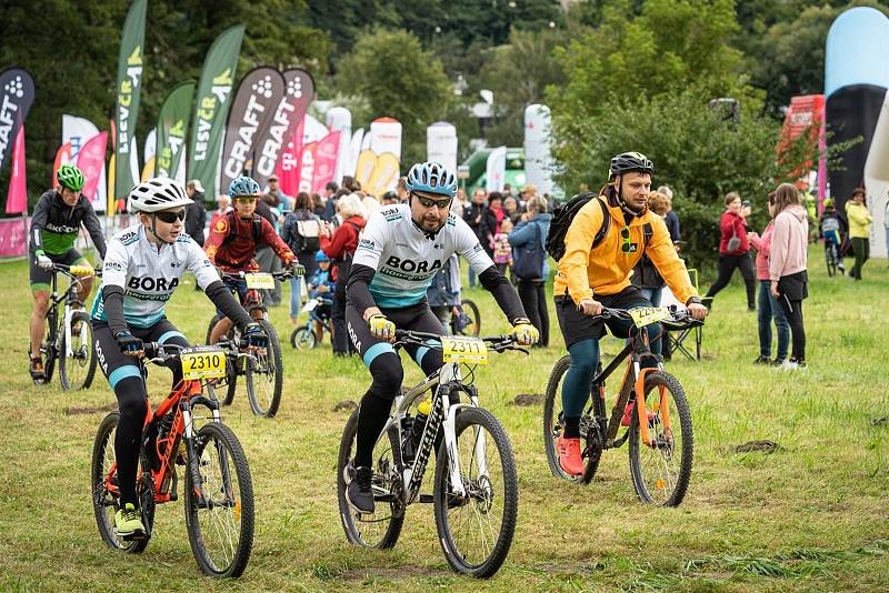 Z cyklistického seriálu pro veřejnost 'Kolo pro život' na Krásné louce v Mladé Boleslavi.