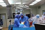Po více než roce příprav byly provedeny na ortopedickém oddělení Kliniky Dr. Pírka v Mladé Boleslavi první operace totální kloubní náhrady kolenního kloubu za podpory robotického asistenta ROSA.
