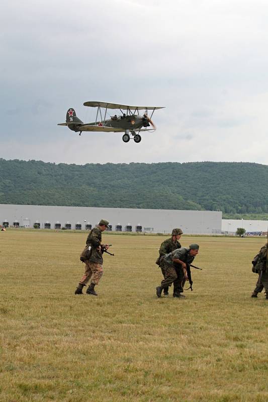 11. Dobový letecký den v Mladé Boleslavi.