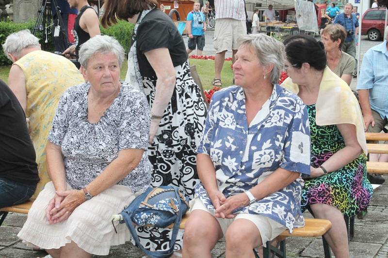 Pojizerský folklorní festival v Bakově nad Jizerou přilákal několik stovek návštěníků