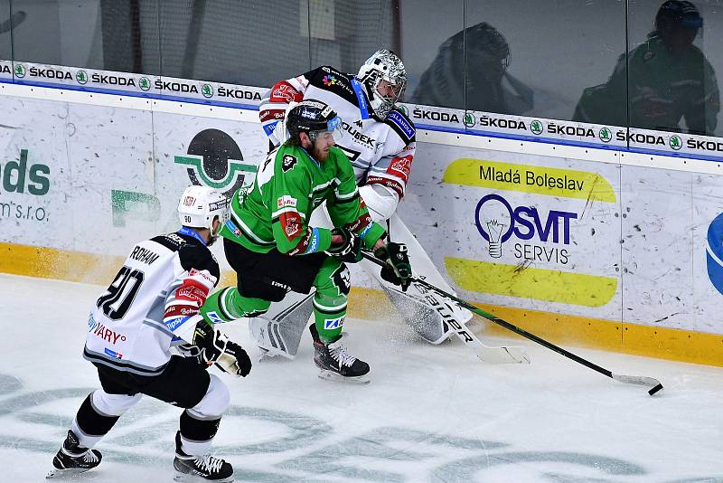 Mladoboleslavští hokejisté prohráli doma s Karlovými Vary 1:3. Gól dal i hostující brankář Novotný.