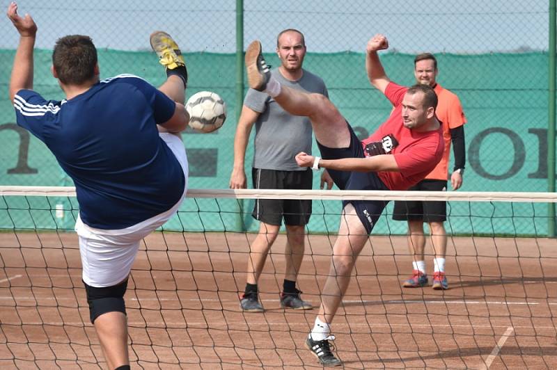 Ve Sportovním areálu Kolomuty se uskutečnil o víkendu nohejbalový turnaj trojic - 10. ročník Helada Cup, kterého se zúčastnilo 31 hráčů, 10 týmů. 