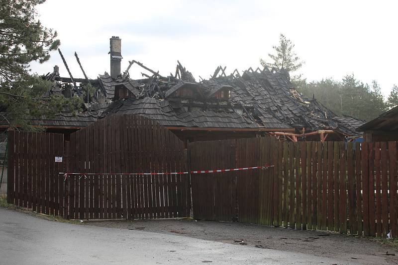 Spáleniště motorestu 4 kameny u Brandýsa nad Labem.