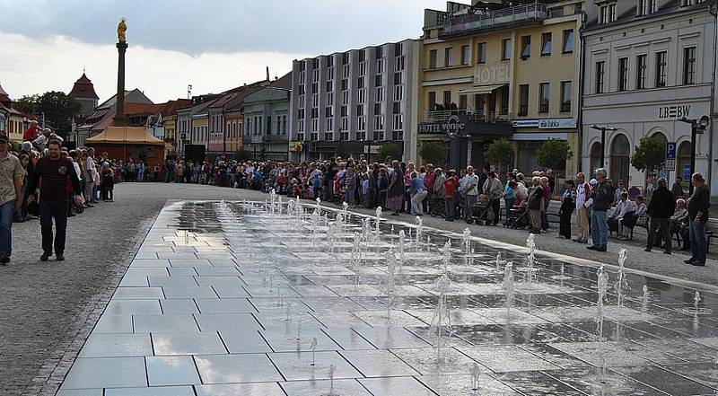 Velká přehlídka mažoretek ovládla Staroměstské náměstí v Mladé Boleslavi.