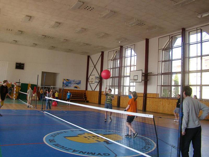Bumbác Ball v hale Gymnázia Dr. J. Pekaře v Mladé Boleslavi