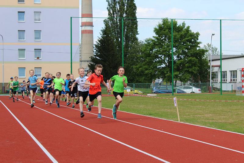 PÁTÁ ZÁKLADNÍ škola Mladá Boleslav se letos už podruhé zapojila do charitativní akce Run and Help aneb běhání, které pomáhá.