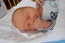 Dominik Bernard se narodil 28. ledna, vážil 3,82 kg a měřil 52 cm. S maminkou Lucií a tatínkem Danielem bude bydlet v Kovánci, kde už se na něho těší sestřička Laura.
