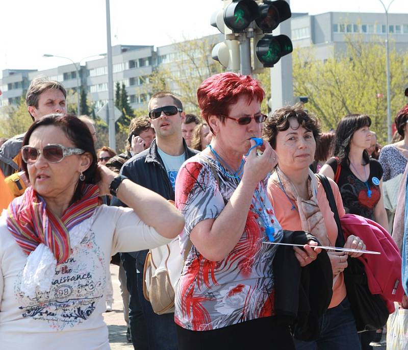 Škodováci protestovali před Pentagonem proti nabídce firmy. Mítinku se zúčastnily tisíce lidí.