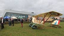 Na mladoboleslavském letišti byla v neděli slavnostně pokřtěna replika francouzského letadla z roku 1913 Caudron G3. Nadační fond letadla Metoda Vlacha stavěl tento stroj osm let a poprvé zde do oblak vzlétl na konci září.