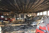 Požár v mladoboleslavském autosalonu napáchal škody kolem deseti milionů.