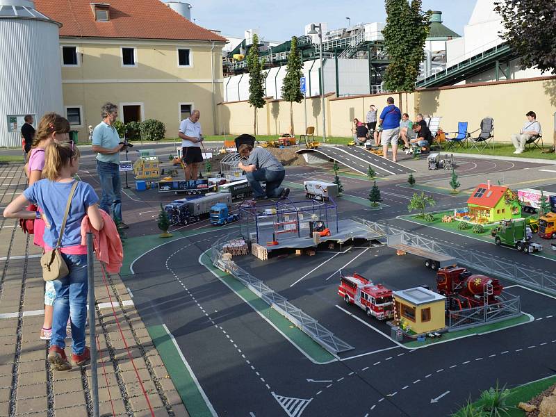 Víkend v Dobrovici patřil RC modelům aut