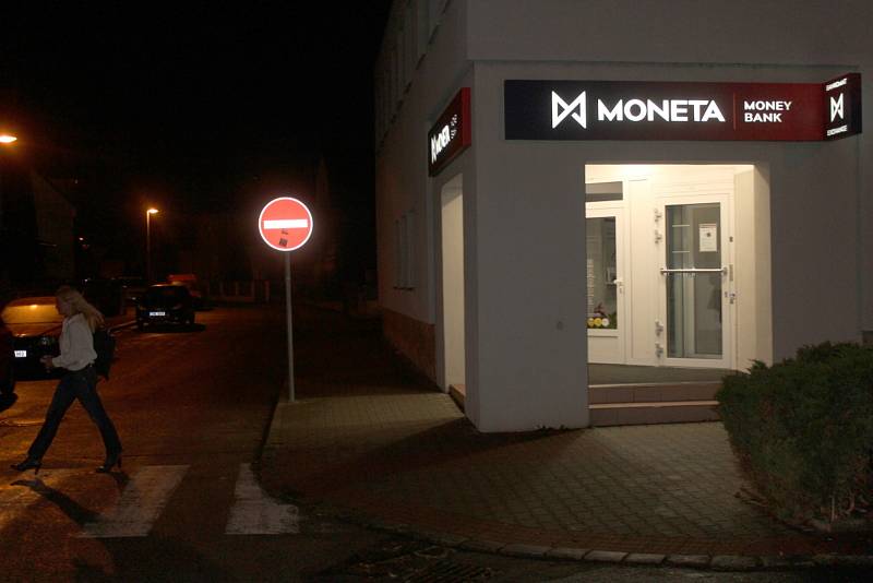Přepadená pobočka banky v Máchově ulici v Mladé Boleslavi.