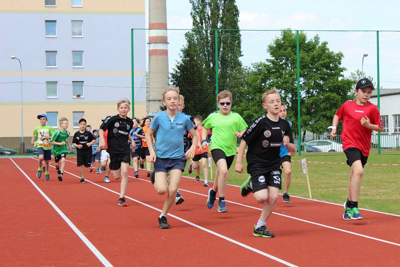 PÁTÁ ZÁKLADNÍ škola Mladá Boleslav se letos už podruhé zapojila do charitativní akce Run and Help aneb běhání, které pomáhá.