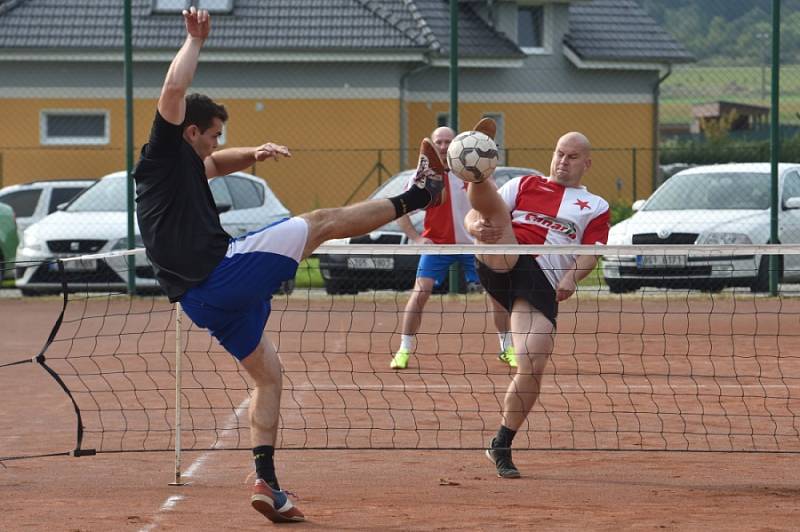 Ve Sportovním areálu Kolomuty se uskutečnil o víkendu nohejbalový turnaj trojic - 10. ročník Helada Cup, kterého se zúčastnilo 31 hráčů, 10 týmů. 