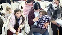 Marina ze Zakarpatí se svými dvěma dětmi v boleslavském centru pro pomoc uprchlíkům.