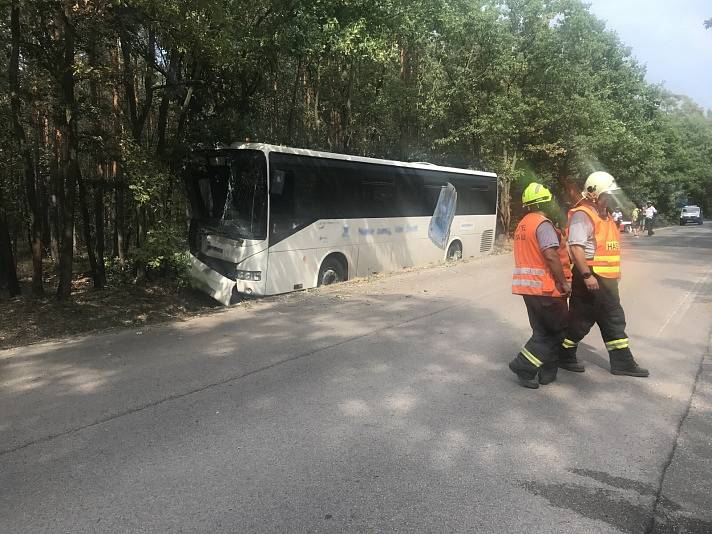 Nehoda autobusu u Skorkova.