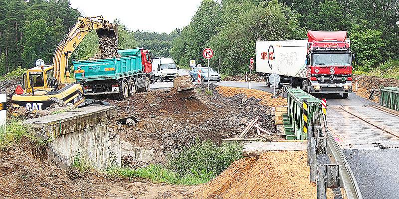Totální výměna mostku mezi obcí Sukorady a Martinovickým lesem na Mladoboleslavsku na silnici I/16.