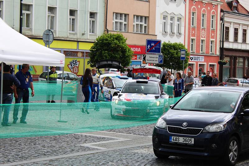 Historické centrum se stalo závodní dráhou.