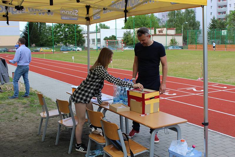 PÁTÁ ZÁKLADNÍ škola Mladá Boleslav se letos už podruhé zapojila do charitativní akce Run and Help aneb běhání, které pomáhá.