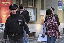 Policie vyšetřuje přepadení provozovny v centru Mladé Boleslavi.