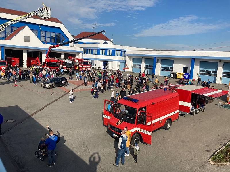 Ze dne otevřených dveří na stanici profesionálních hasičů v Mladé Boleslavi.