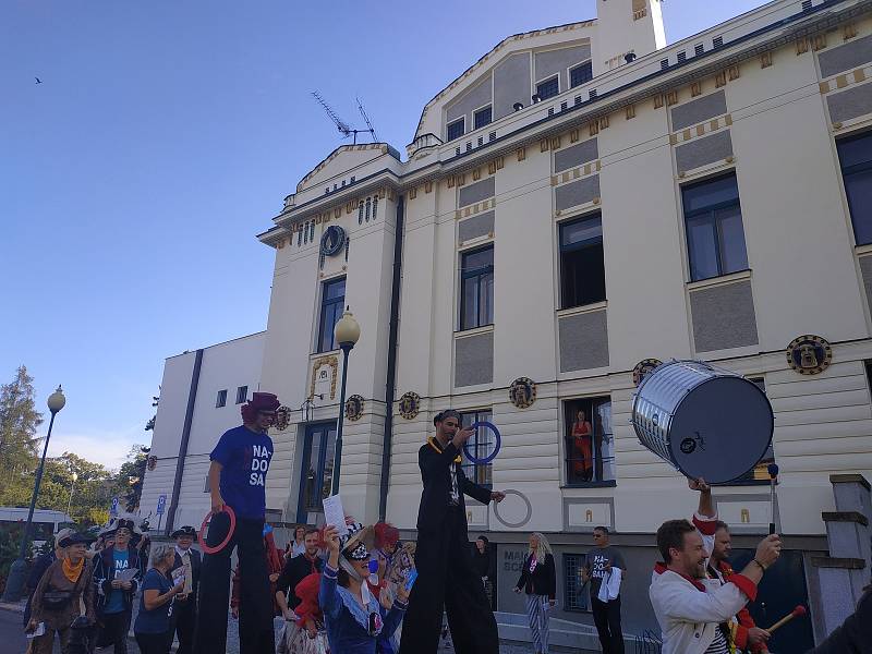 Ze zahájení třetího ročníku festivalu netradičních divadelních forem Nadosah v Mladé Boleslavi.