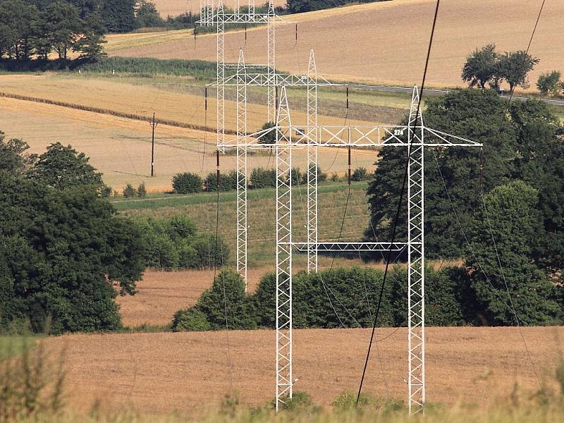 ilustrační foto - elektrické vedení